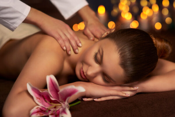 Aromatic Thai Flower Massage – (Gutschein  Düsseldorf Zentrum)